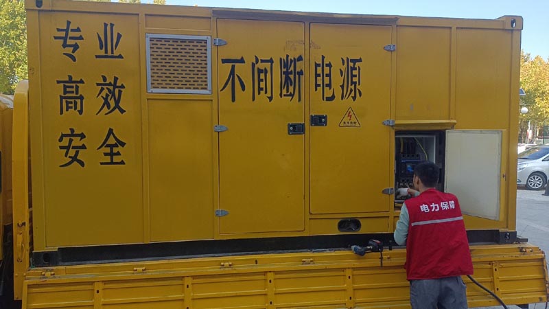 伊金霍洛柴油发电机组和UPS电源配合使用时，如何避免切换过程中的电力中断？